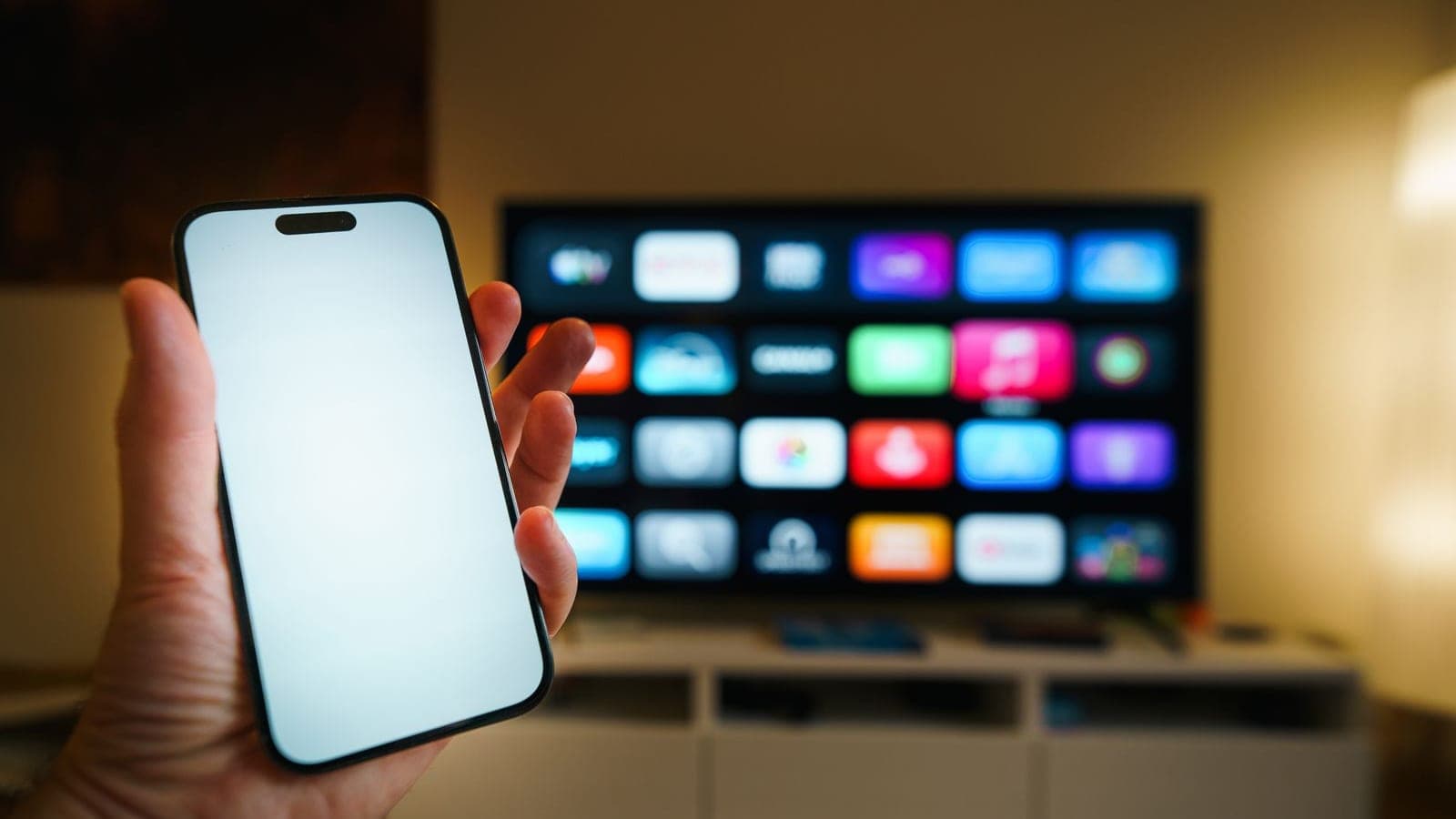 Chromecast with Google TV branché sur une télévision 4K pour regarder l'IPTV en France